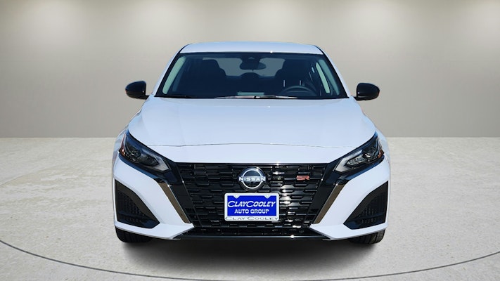 2025 Nissan Altima SR photo 2