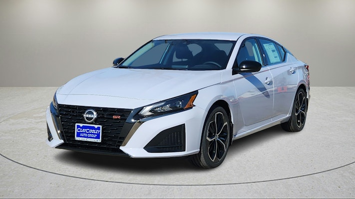 2025 Nissan Altima SR photo 3