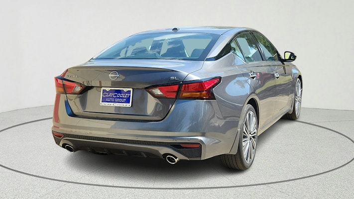 2025 Nissan Altima SL photo 3