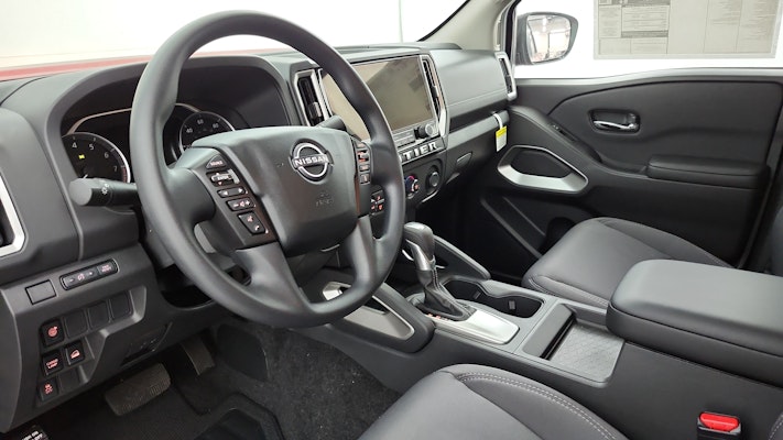 2025 Nissan Frontier SV photo 4